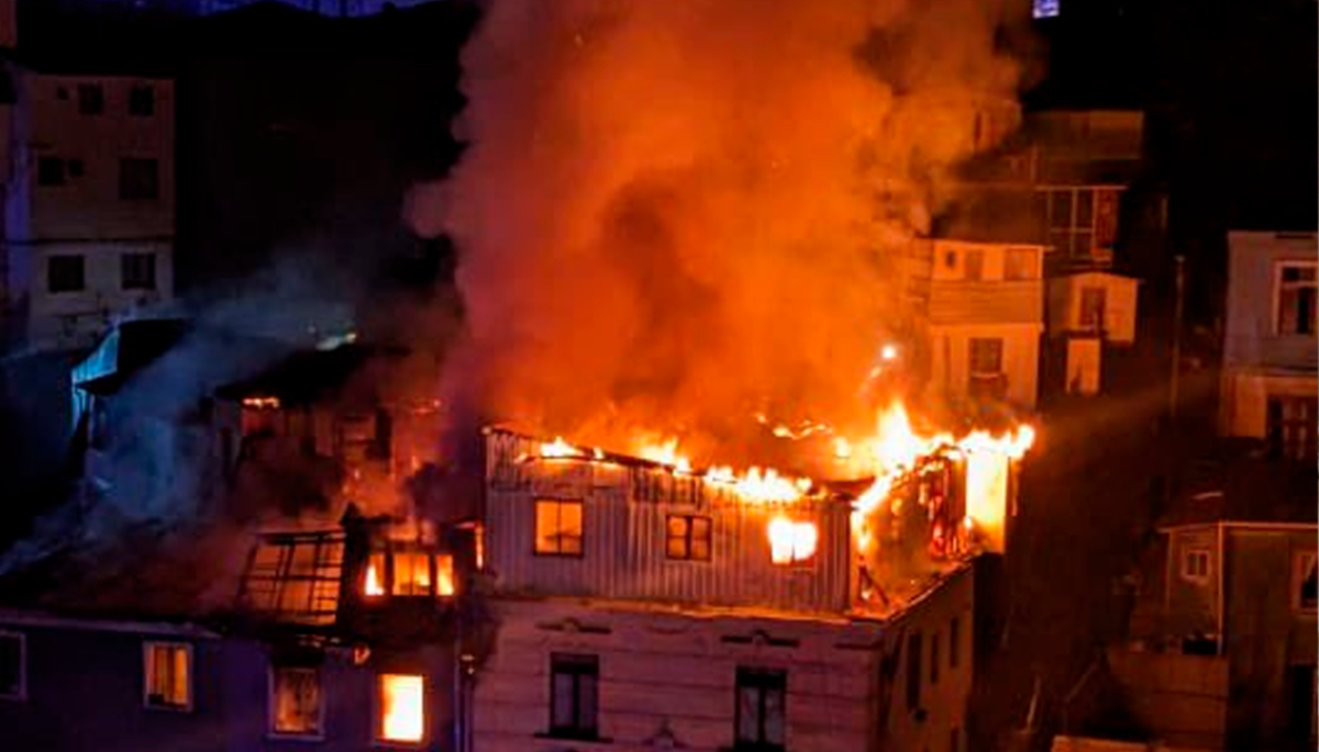 Hombre Muere Al Lanzarse Desde Un Tercer Piso Escapando De Incendio En