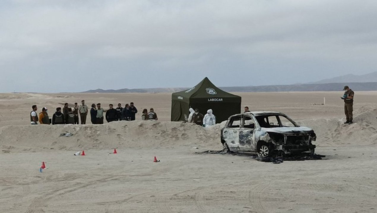 /regionales/region-de-antofagasta/encuentran-dos-cuerpos-sin-vida-y-un-vehiculo-incendiado-en-antofagasta