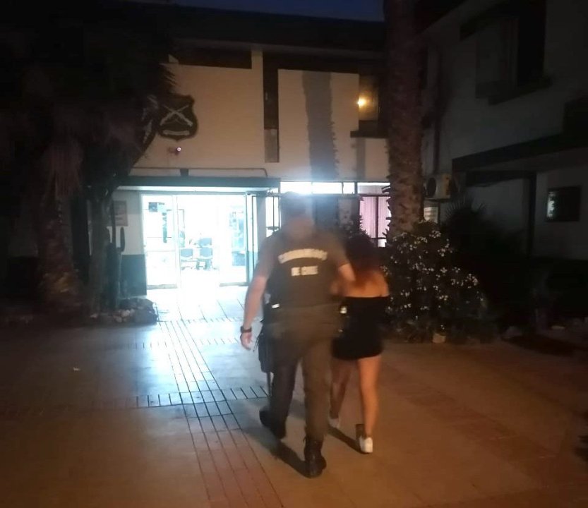 /copiapo-mujer-es-detenida-en-flagrancia-tras-agredir-con-arma-blanca-a