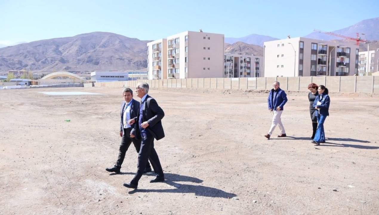 /municipio-y-minvu-avanzan-en-soluciones-habitacionales-para-taltal