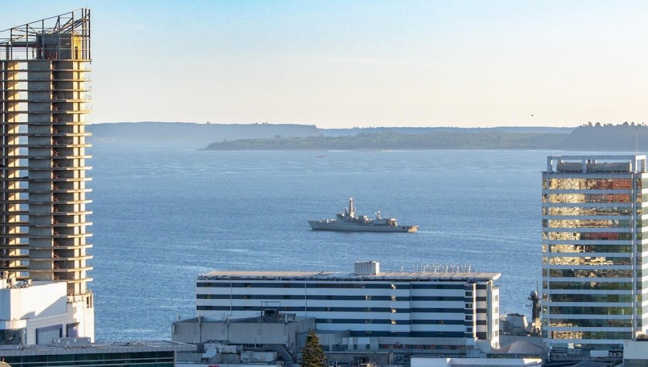 /local/la-fragata-almirante-williams-visita-puerto-montt-la-escuadra-nacional-se