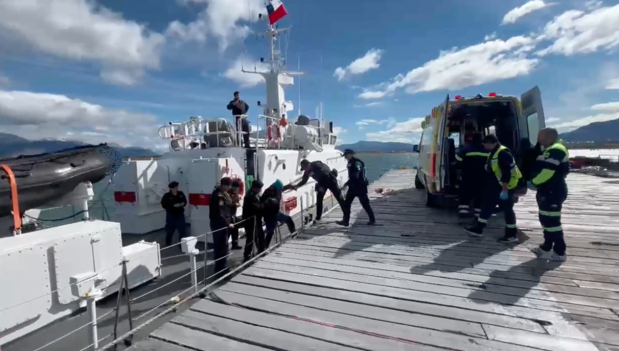 /operativo-de-evacuacion-medica-desplego-la-armada-de-chile-desde-canal