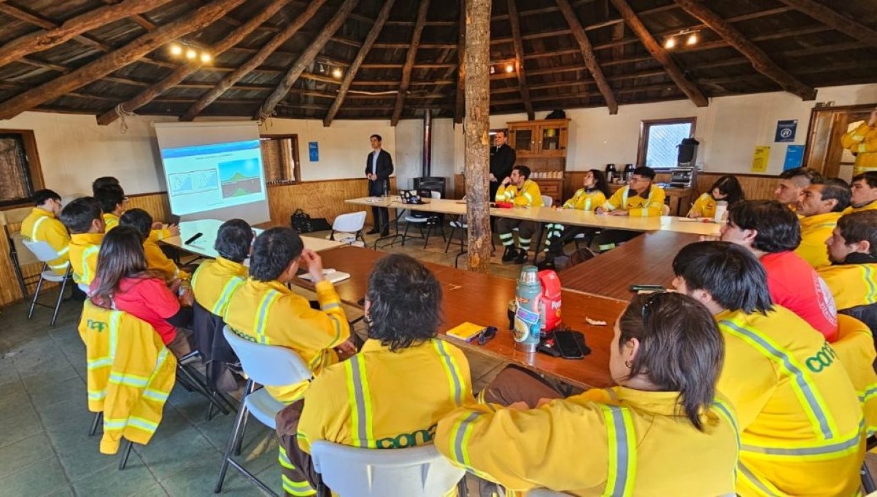 /centro-meteorologico-maritimo-de-punta-arenas-realizo-capacitacion-a-jefes