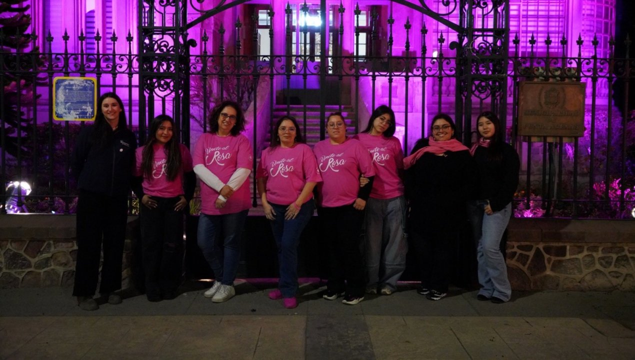 /municipalidad-ilumino-edificios-en-apoyo-a-la-lucha-contra-el-cancer-de