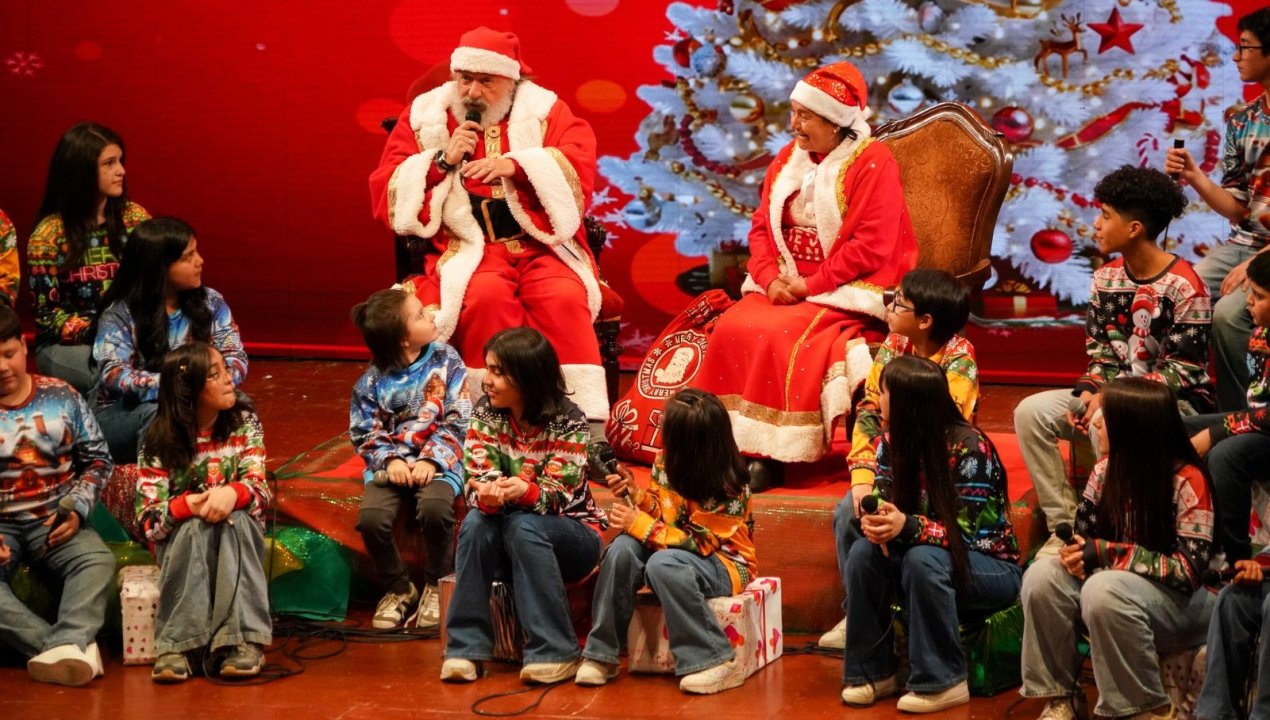 /coro-de-voces-blancas-deslumbro-con-emotiva-gala-navidena-a-teatro-lleno