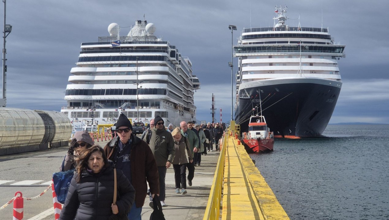 /punta-arenas-recibe-por-primera-vez-un-crucero-de-gran-escala-en-el-muelle