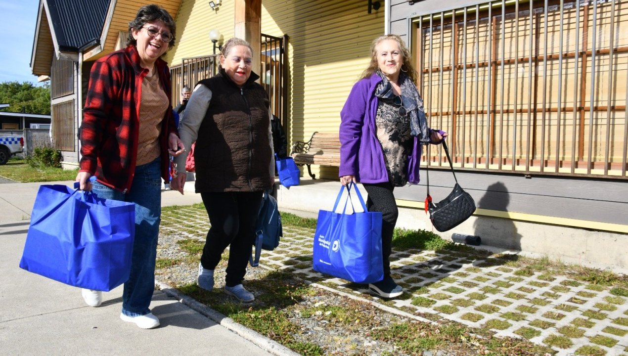 /municipio-de-punta-arenas-entrego-insumos-a-125-clubes-de-adultos-mayores
