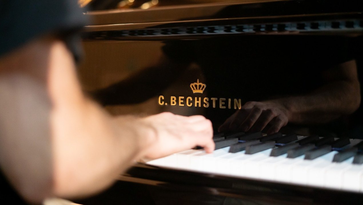/comienza-retiro-de-invitaciones-para-concierto-del-pianista-pablo-bendersky