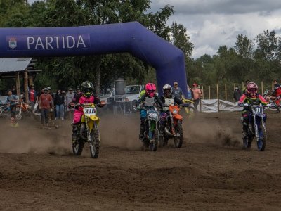 /la-tercera-fecha-del-campeonato-motocross-maquinita-en-curacautin-sera-nocturna