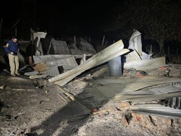 Ataque incendiario dejó una casa destruida en Los Sauces