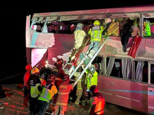 Bus con turistas volcó en paso fronterizo Jama: Murieron dos mujeres