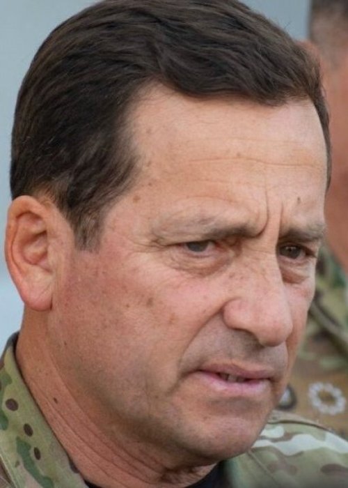 Comandante en Jefe del Ejército relevó de su cargo a dos altos mandos