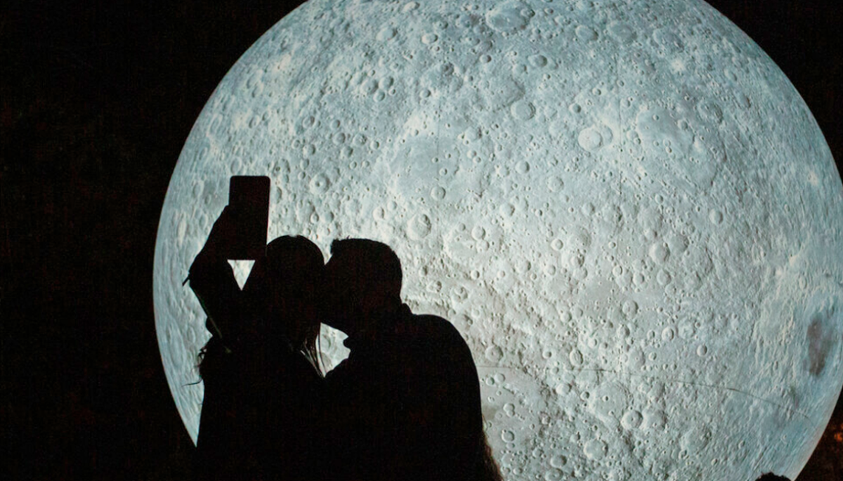 La Tierra será acompañada por una “mini luna” durante 2 meses | Radios ...