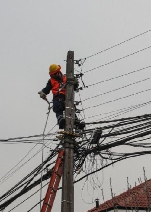 Cámara Baja aprueba proyecto que faculta a los municipios a retirar cables aéreos en desuso