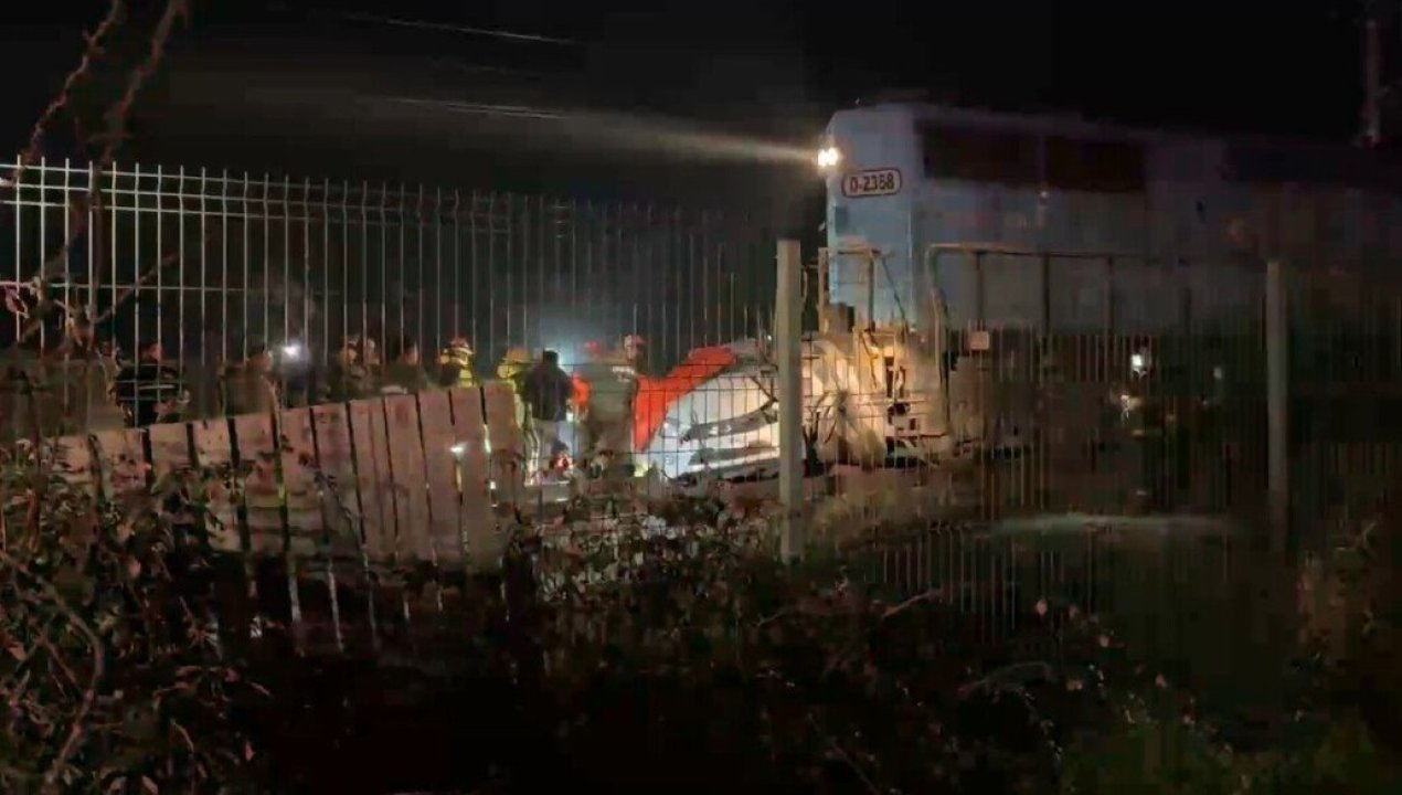 /curico-al-menos-tres-fallecidos-en-violento-choque-entre-tren-de-carga-y