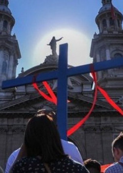 Datos del Censo 2024 arrojan que tres de cada cuatro chilenos sigue una religión