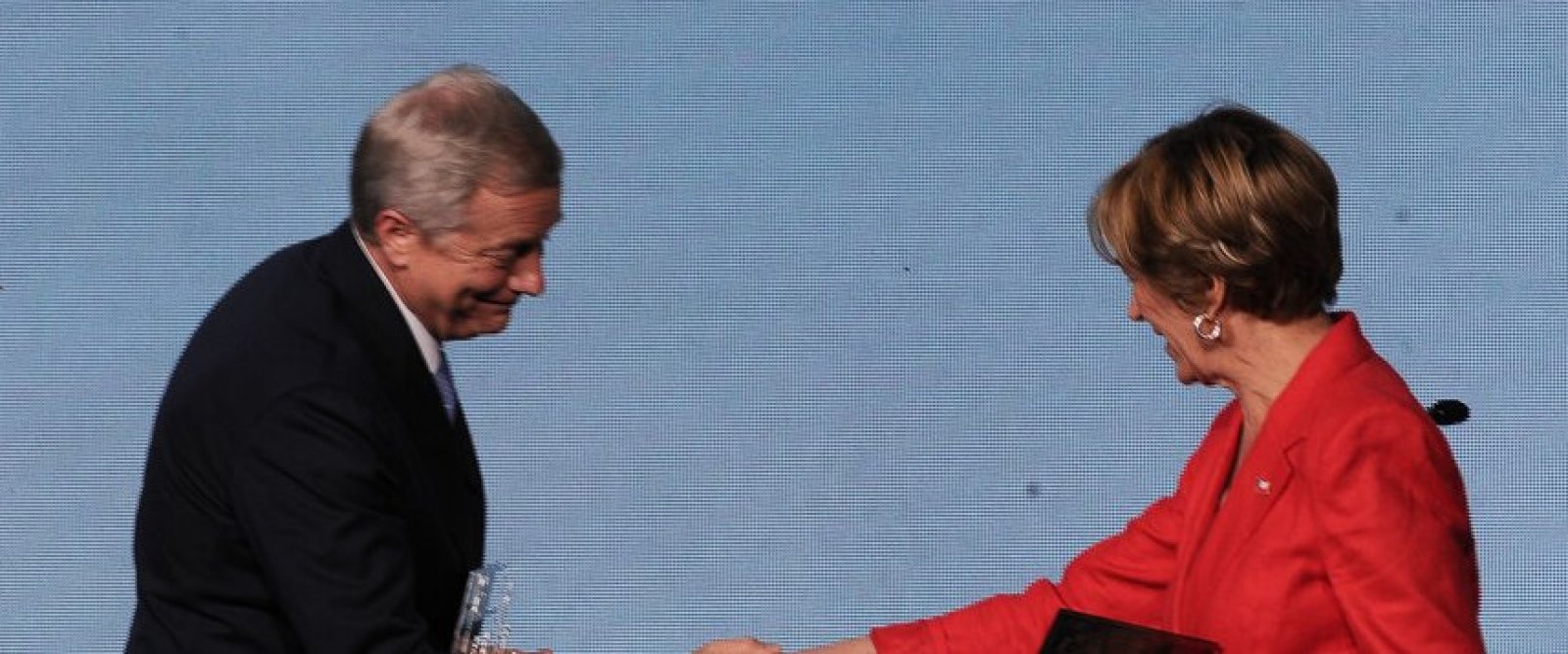 Evelyn Matthei reconoce su derrota y felicita a José Antonio Kast