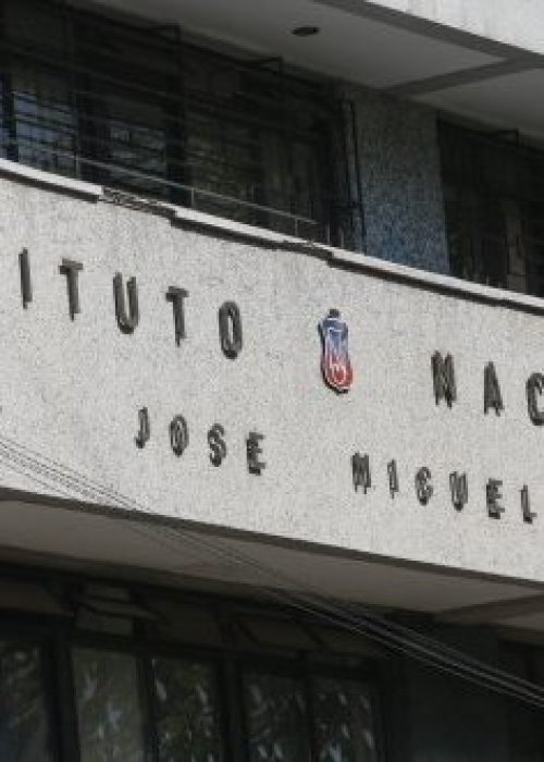 Violentos incidentes en el Instituto Nacional dejan profesoras agredidas y rociadas con bencina