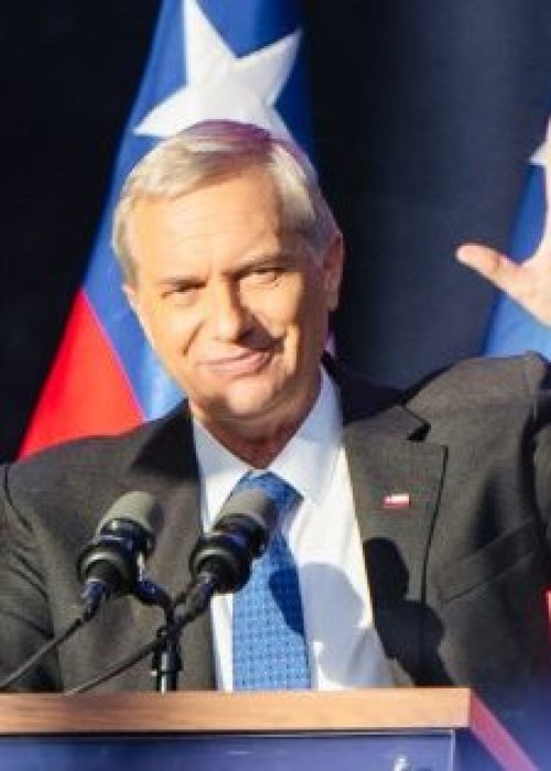 Kast concluye campaña en Temuco con llamado a “sin comunismo en La Moneda”