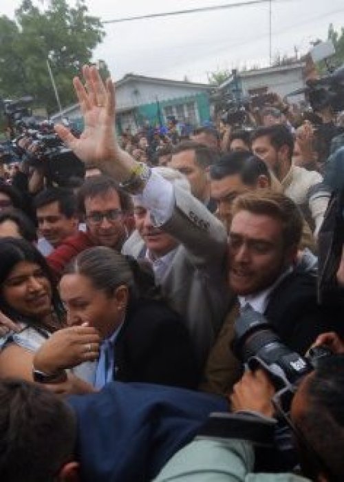 Tensión y desorden marcan votación de José Antonio Kast en Buin