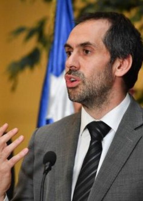 Grau reconoce errores comunicacionales y Gobierno descarta “ley de amarre” en reajuste público