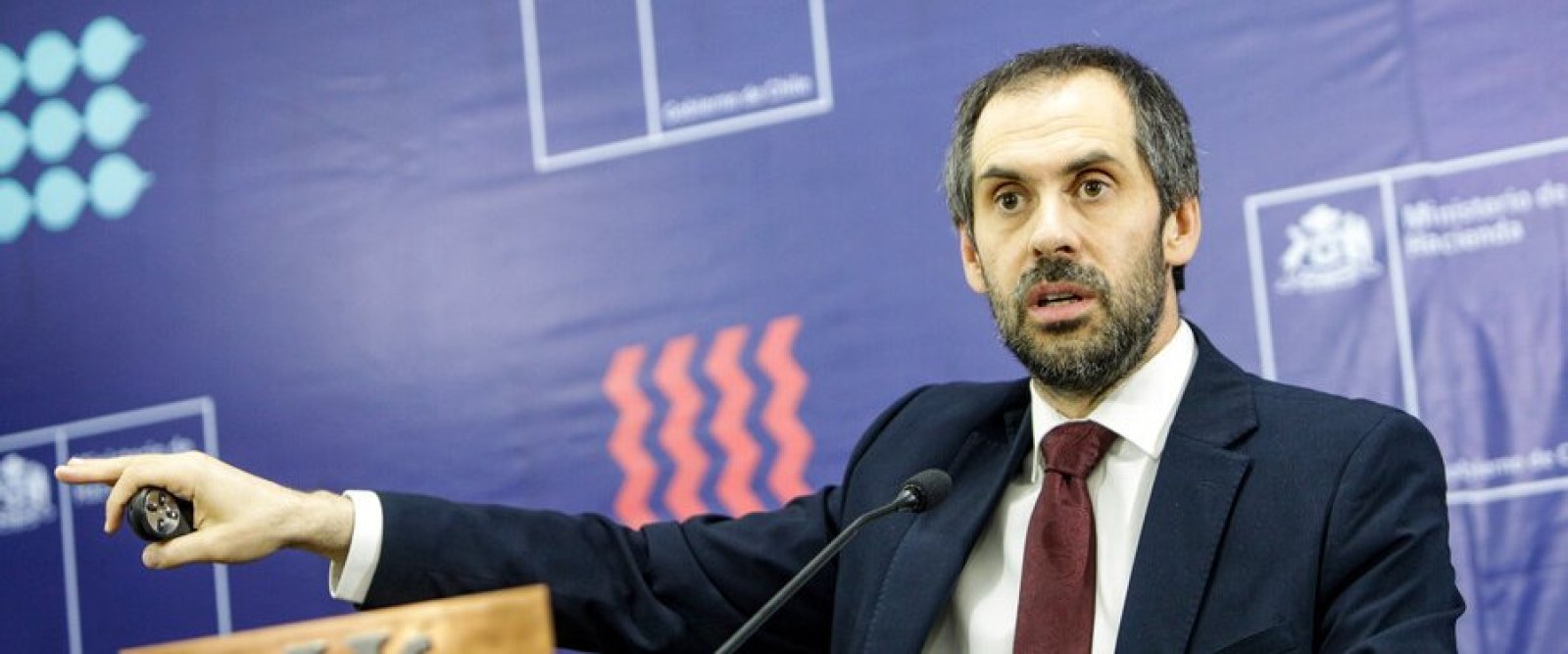 Oposición evalúa acusación constitucional contra ministro Grau por déficit fiscal