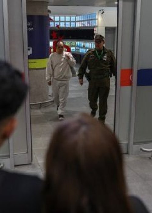 Arriba vuelo con 34 chilenos deportados desde EE.UU.: dos quedaron detenidos
