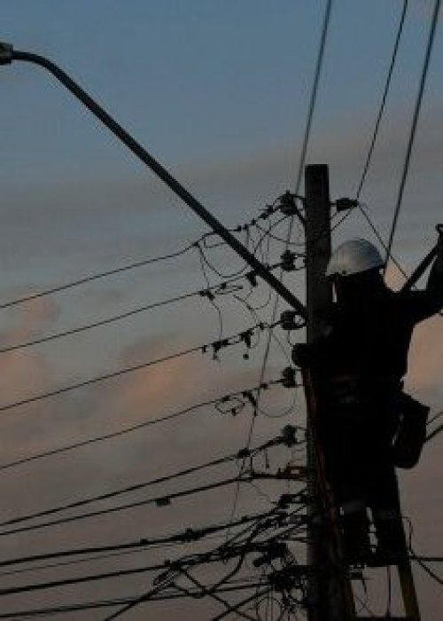 Sistema frontal deja más de 31 mil clientes sin luz en la zona centro-sur