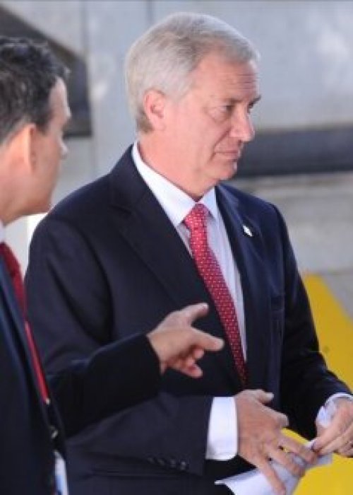 Aprobación del Presidente Kast vuelve a caer y desaprobación alcanza el 53% en nueva encuesta Cadem