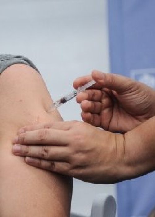 Amplían grupo objetivo para vacuna Covid-19: ahora incluye desde los 60 años y cuidadores