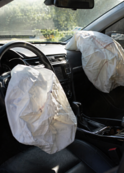 Sernac y la automotriz Stellantis emitieron alertas por fallas en airbags marca Takata