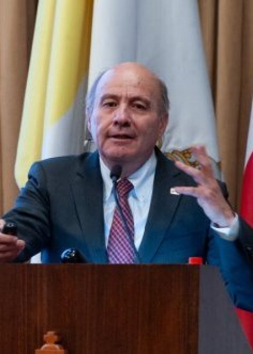 Comisión de Hacienda continúa votación de megarreforma en medio de fuerte tensión política