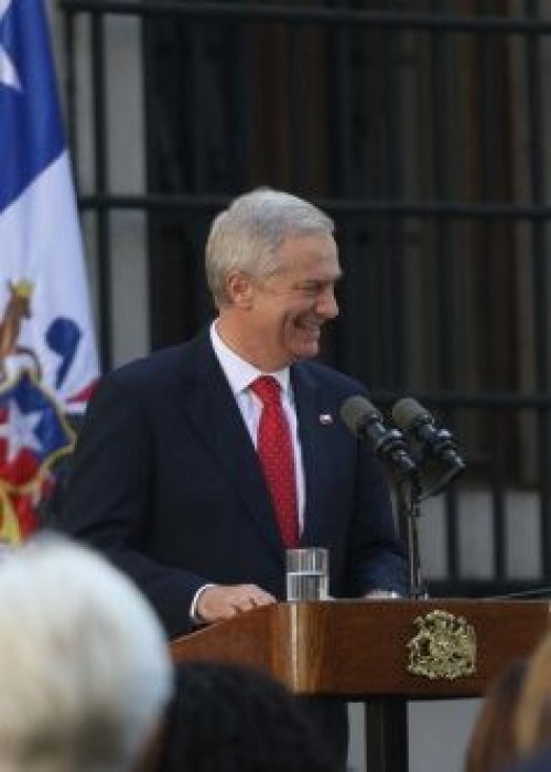 Encuesta Cadem muestra que ninguna área del Gobierno supera el 50% de aprobación
