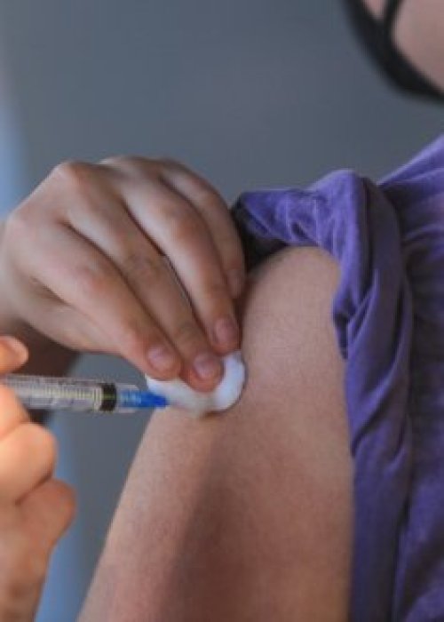 Positividad de virus respiratorios llega al 47%: Rinovirus lidera y sincicial mantiene alza sostenida