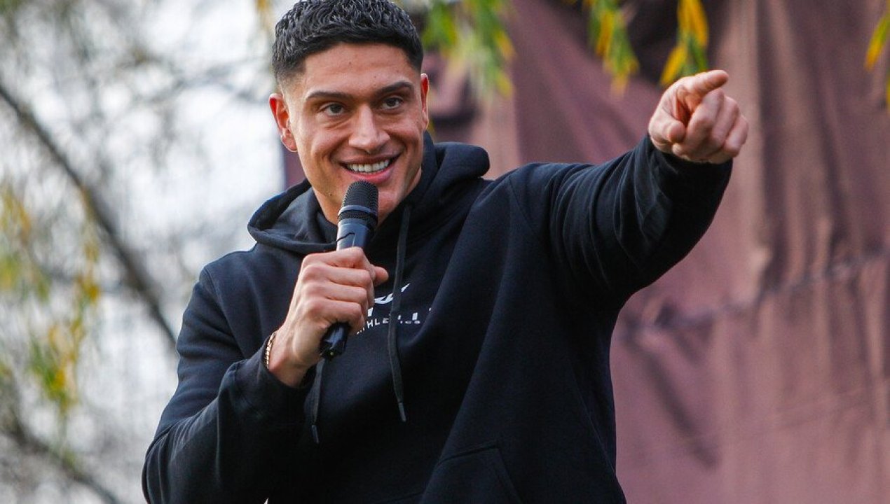 /magazine/sammis-reyes-saco-rap-de-autosuperacion-y-genero-ola-de-comentarios