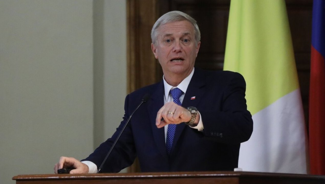 /magazine/jose-antonio-kast-se-incomoda-tras-pregunta-sobre-su-sueldo-y-patrimonio-en