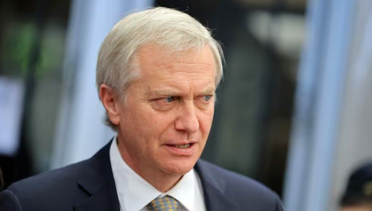 /lasalvia-interrumpe-punto-de-prensa-de-kast-y-provoca-tenso-intercambio-en