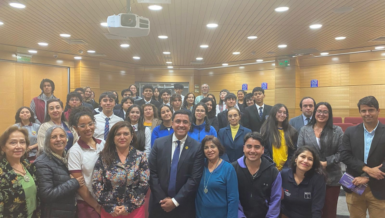 /seremis-de-gobierno-y-educacion-realizan-primer-dialogo-ciudadano-sobre-fes